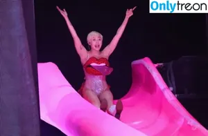 Miley Cyrus / MileyCyrus nude photo #4960
