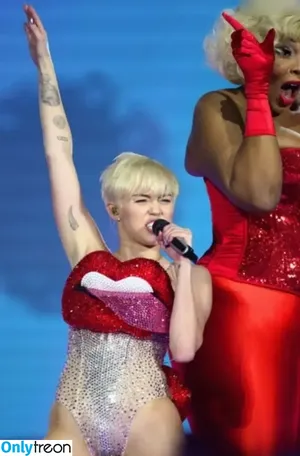 Miley Cyrus / MileyCyrus nude photo #4967