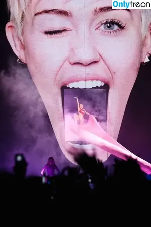Miley Cyrus / MileyCyrus nude photo #4968