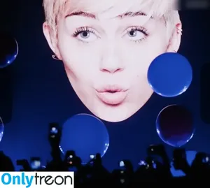 Miley Cyrus / MileyCyrus nude photo #4970