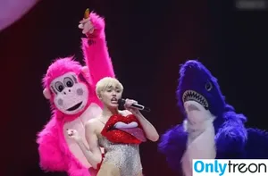 Miley Cyrus / MileyCyrus nude photo #4979