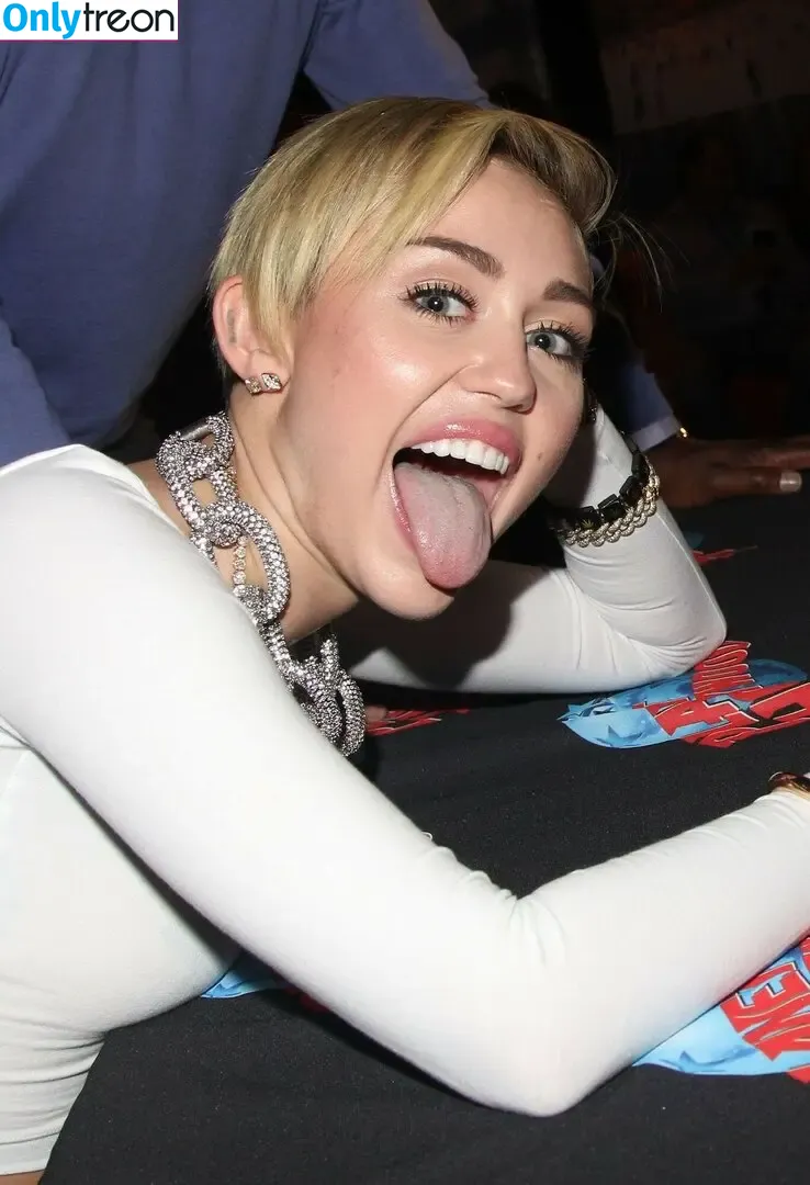Miley Cyrus nude photo #4071 (MileyCyrus)