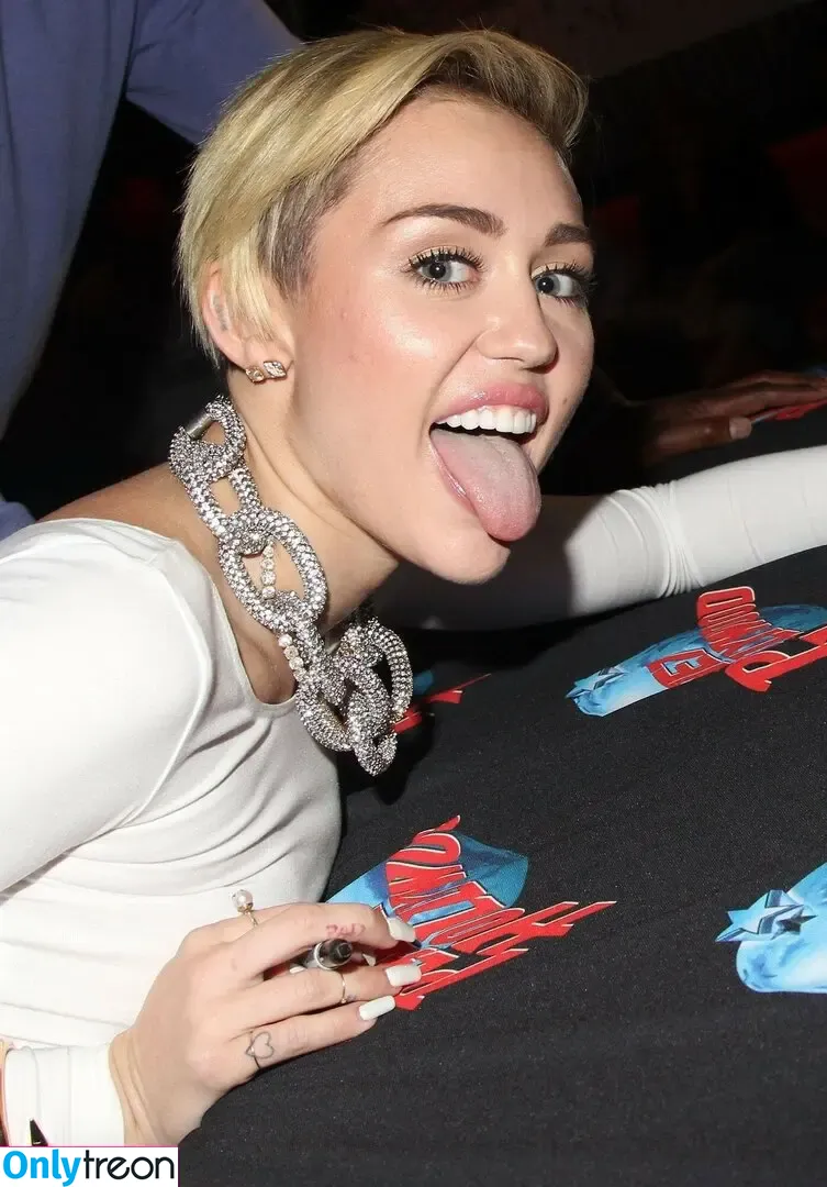 Miley Cyrus nude photo #4072 (MileyCyrus)