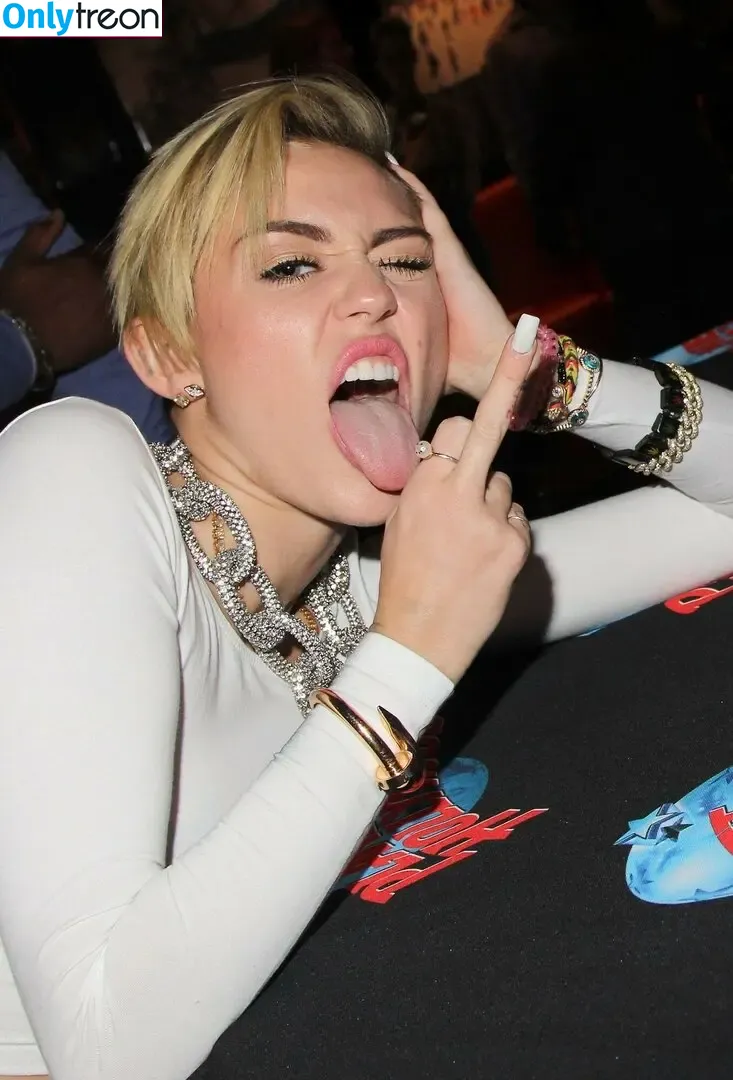 Miley Cyrus nude photo #4077 (MileyCyrus)