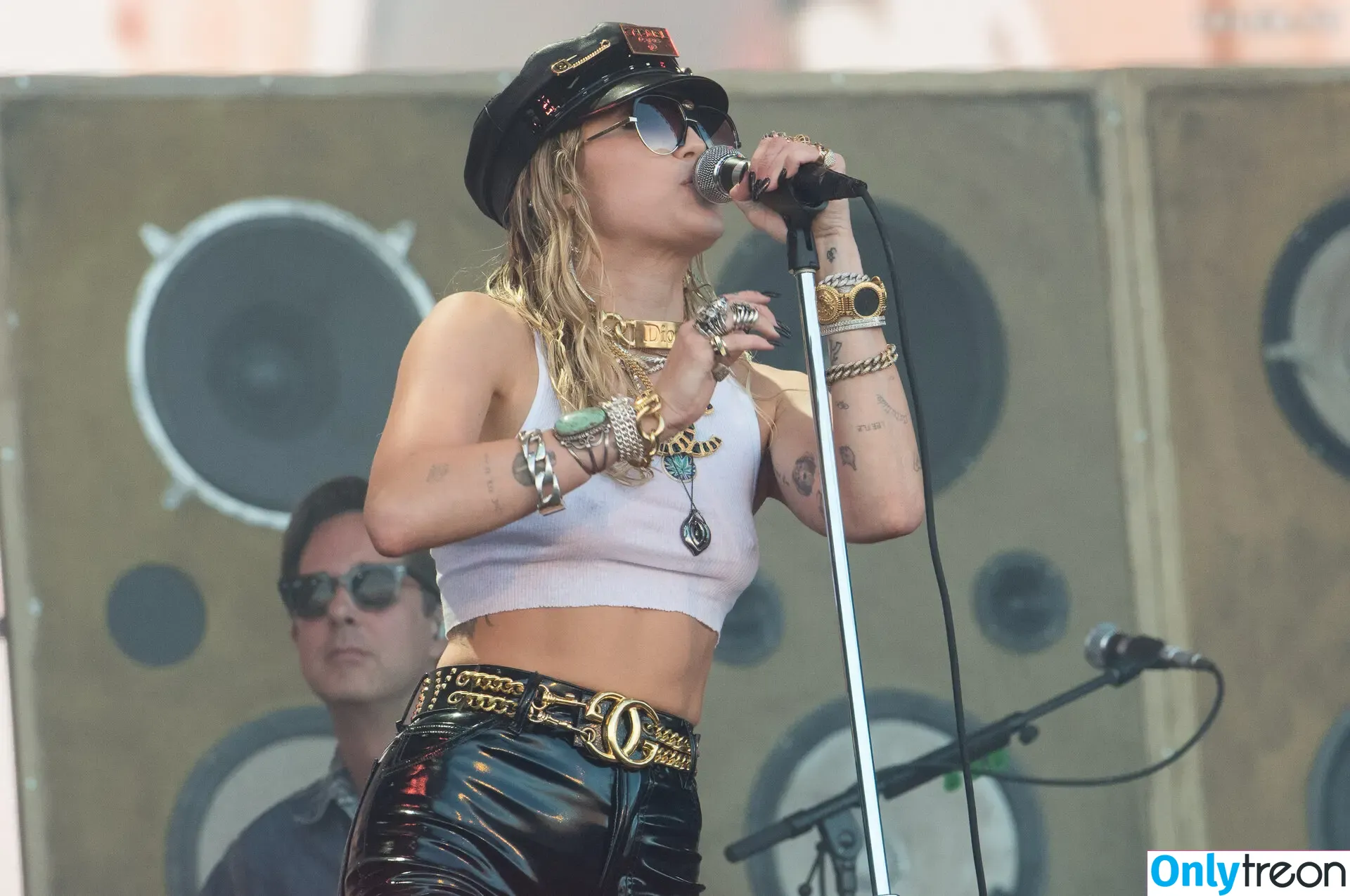 Miley Cyrus nude photo #4307 (MileyCyrus)
