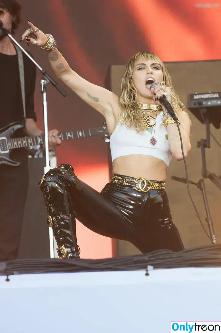 Miley Cyrus nude photo #4314 (MileyCyrus)