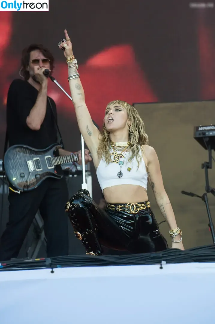 Miley Cyrus nude photo #4322 (MileyCyrus)