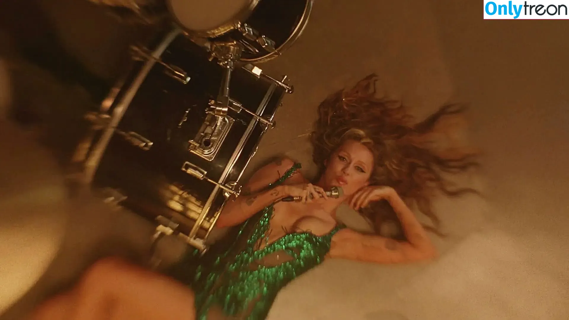Miley Cyrus nude photo #4394 (MileyCyrus)