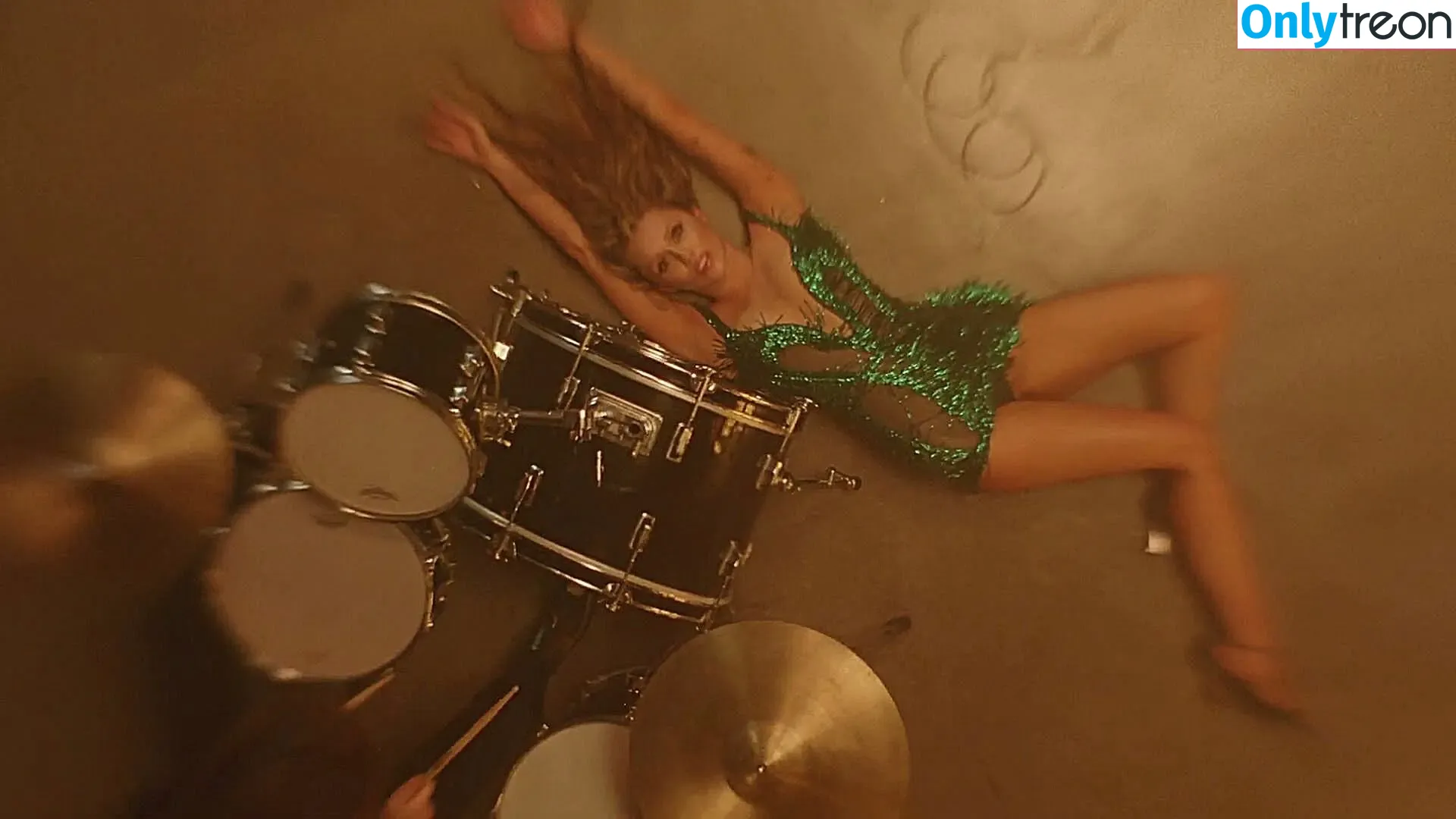 Miley Cyrus nude photo #4408 (MileyCyrus)