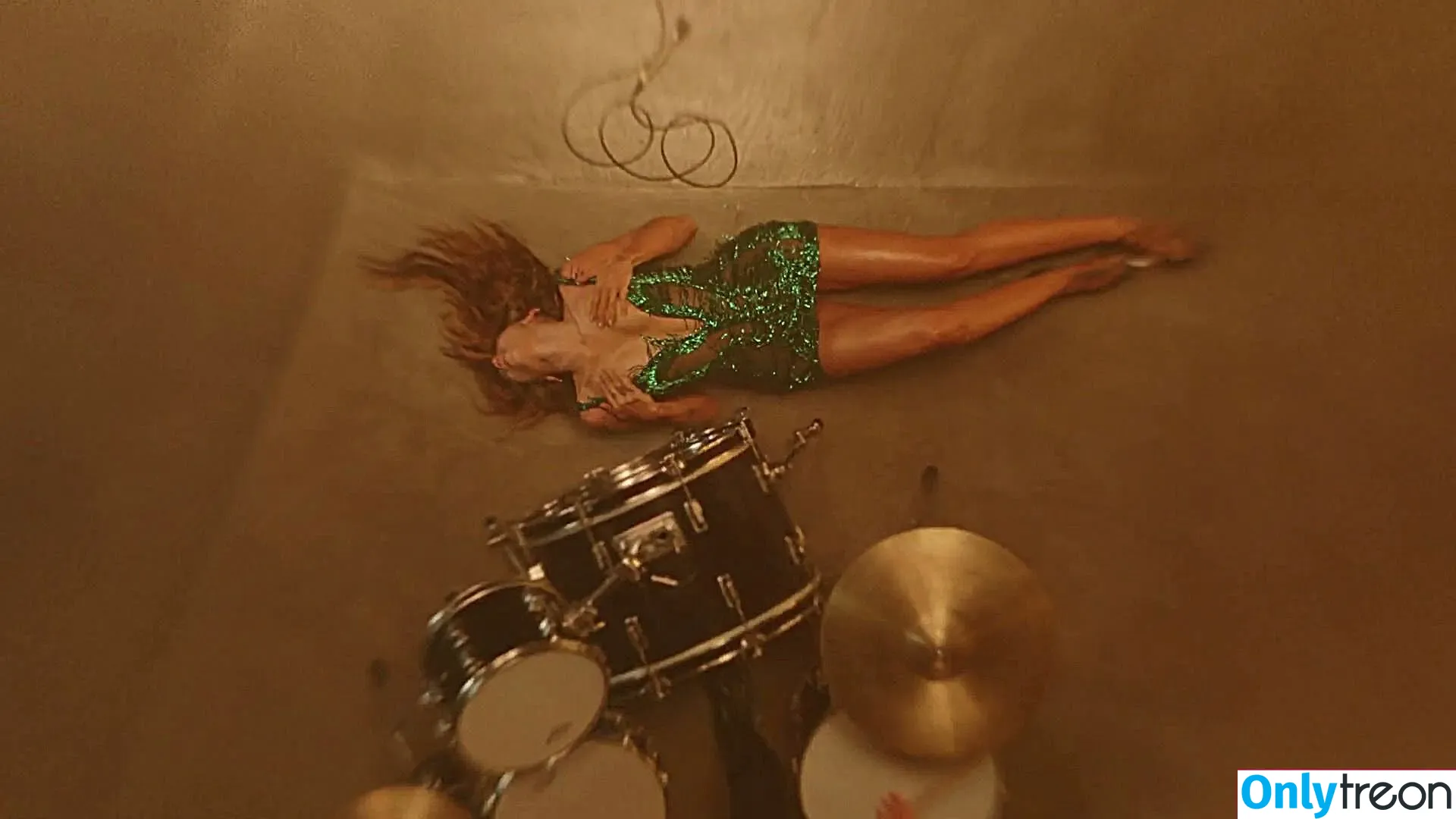 Miley Cyrus nude photo #4412 (MileyCyrus)