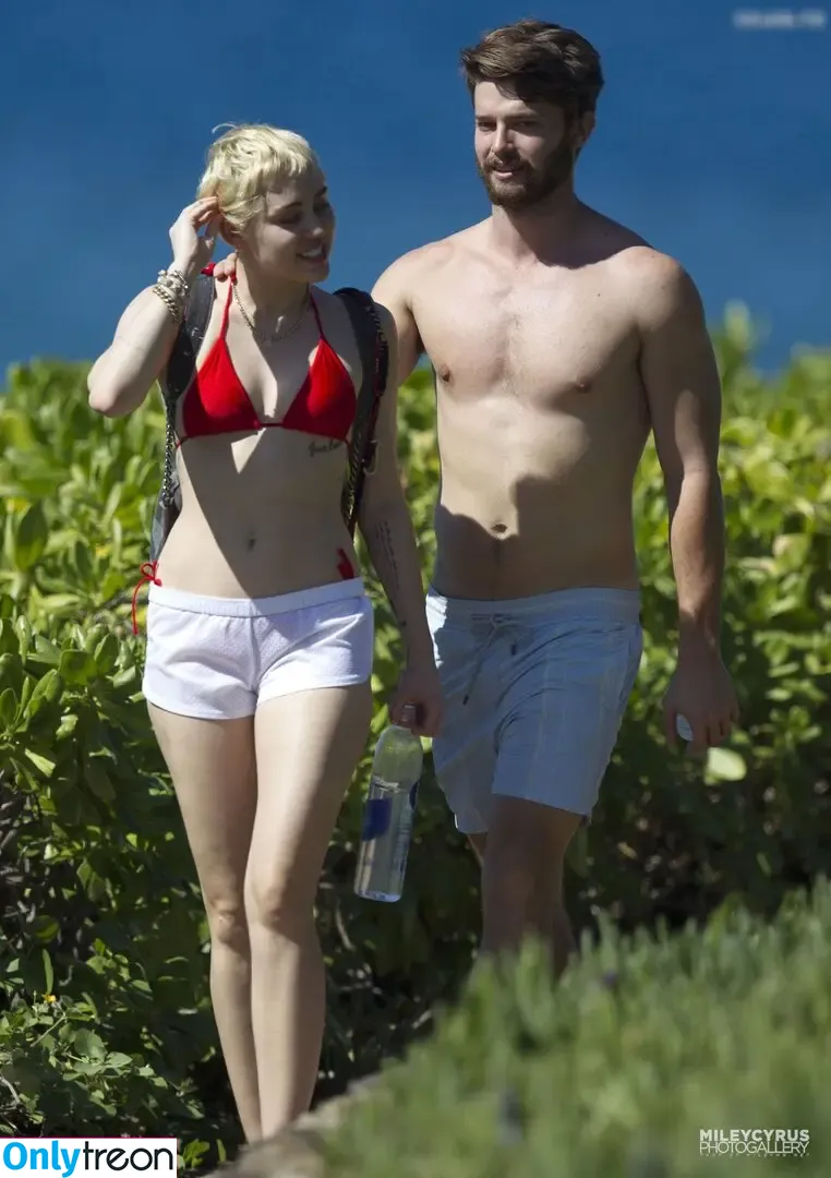 Miley Cyrus nude photo #4650 (MileyCyrus)