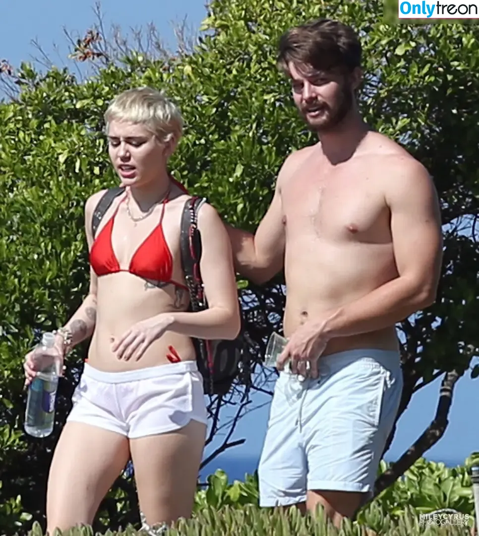 Miley Cyrus nude photo #4651 (MileyCyrus)