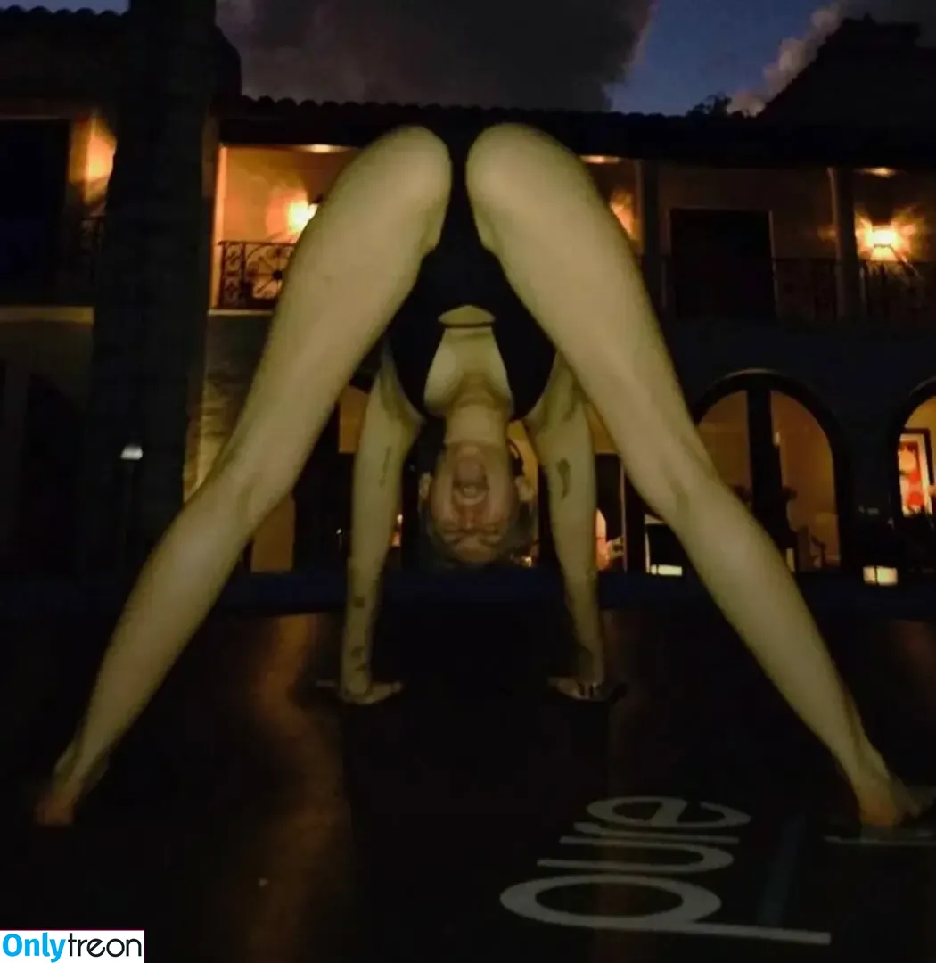 Miley Cyrus nude photo #4819 (MileyCyrus)