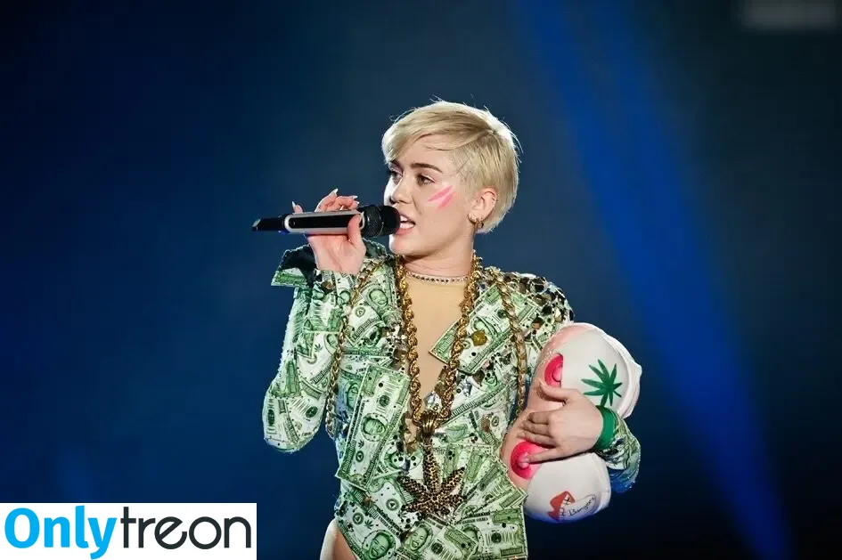 Miley Cyrus nude photo #4941 (MileyCyrus)