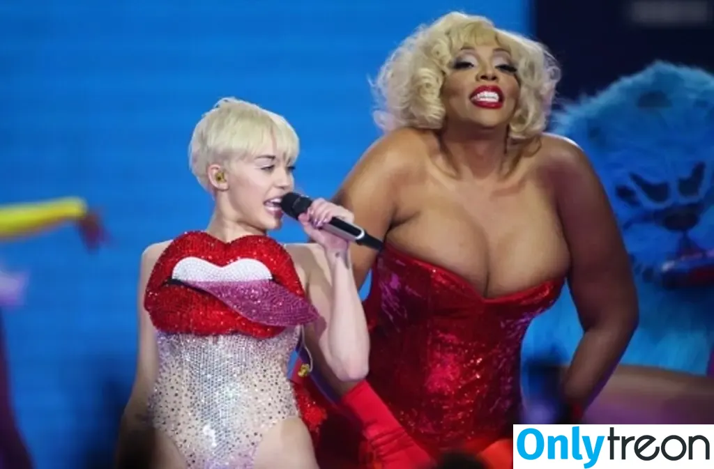 Miley Cyrus nude photo #4947 (MileyCyrus)