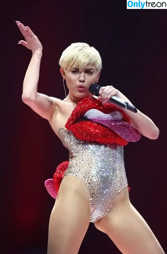 Miley Cyrus nude photo #4965 (MileyCyrus)