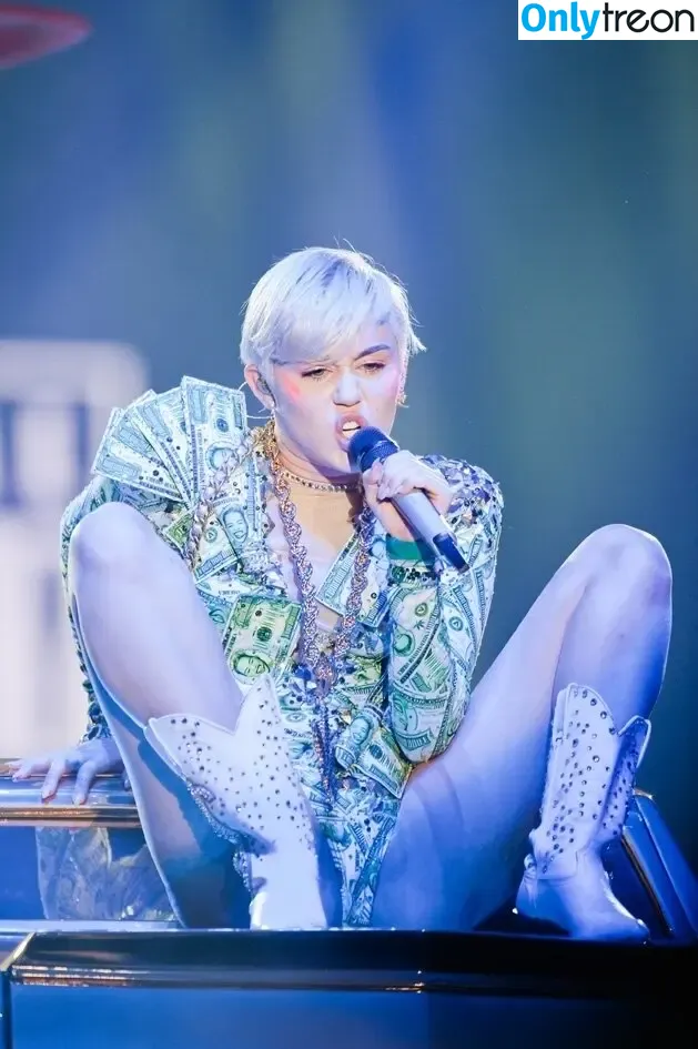 Miley Cyrus nude photo #4973 (MileyCyrus)