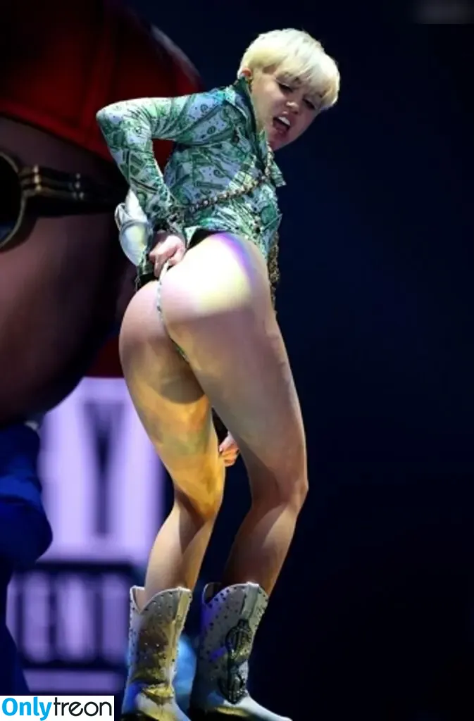 Miley Cyrus nude photo #4977 (MileyCyrus)