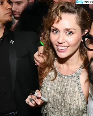 Miley Cyrus / MileyCyrus nude photo #5043