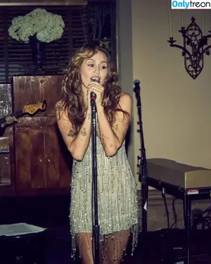 Miley Cyrus / MileyCyrus nude photo #5049