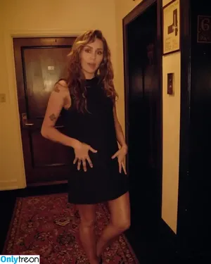 Miley Cyrus / MileyCyrus nude photo #5052