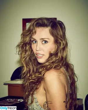 Miley Cyrus / MileyCyrus nude photo #5057