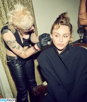 Miley Cyrus / MileyCyrus nude photo #5063