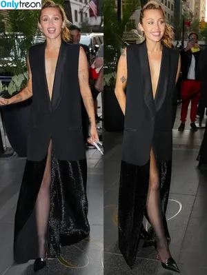 Miley Cyrus / MileyCyrus nude photo #5114