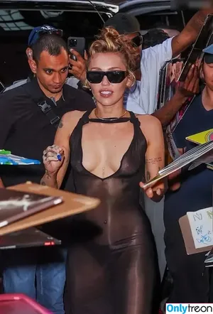 Miley Cyrus / MileyCyrus nude photo #5134