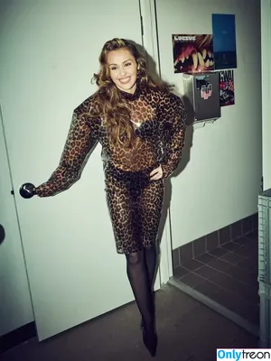 Miley Cyrus / MileyCyrus nude photo #5154