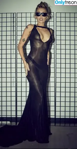 Miley Cyrus / MileyCyrus nude photo #5159
