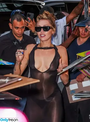 Miley Cyrus / MileyCyrus nude photo #5194