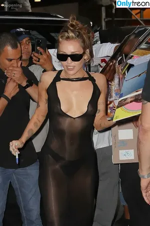 Miley Cyrus / MileyCyrus nude photo #5195