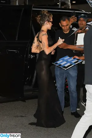Miley Cyrus / MileyCyrus nude photo #5198