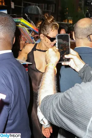 Miley Cyrus / MileyCyrus nude photo #5201