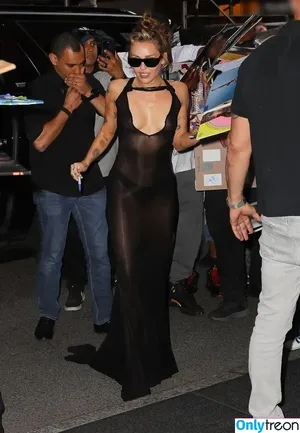 Miley Cyrus / MileyCyrus nude photo #5215