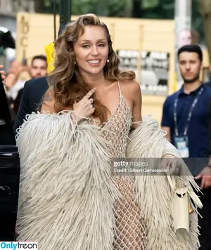 Miley Cyrus / MileyCyrus nude photo #5244