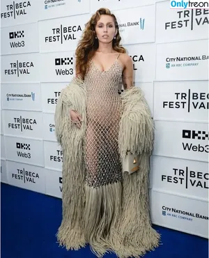 Miley Cyrus / MileyCyrus nude photo #5290