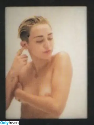 Miley Cyrus / MileyCyrus nude photo #5391