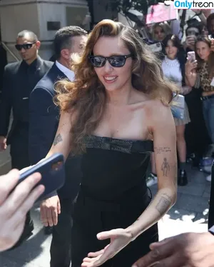 Miley Cyrus / MileyCyrus nude photo #5450