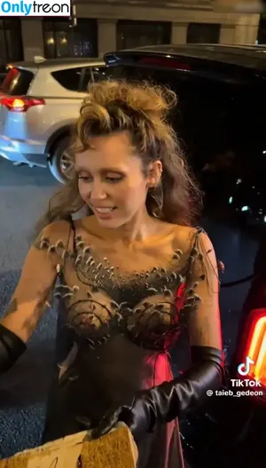 Miley Cyrus / MileyCyrus nude photo #5494