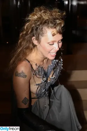 Miley Cyrus / MileyCyrus nude photo #5510