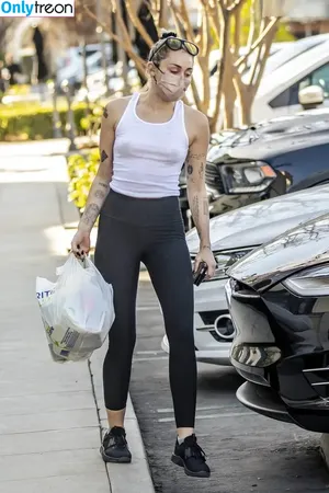 Miley Cyrus / MileyCyrus nude photo #5544