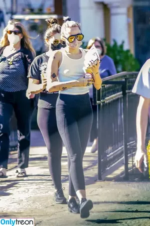 Miley Cyrus / MileyCyrus nude photo #5547