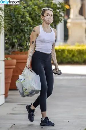 Miley Cyrus / MileyCyrus nude photo #5549