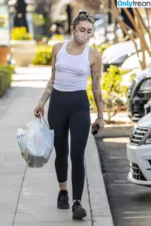 Miley Cyrus / MileyCyrus nude photo #5551