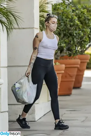 Miley Cyrus / MileyCyrus nude photo #5558