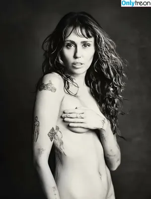 Miley Cyrus / MileyCyrus nude photo #5608