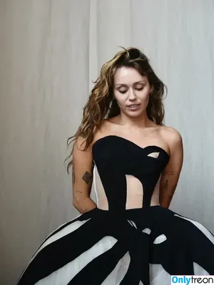 Miley Cyrus / MileyCyrus nude photo #5616