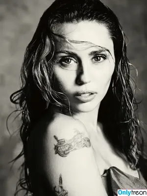 Miley Cyrus / MileyCyrus nude photo #5621